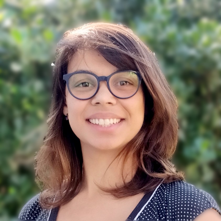 Portrait of Dr. Hyllana Medeiros